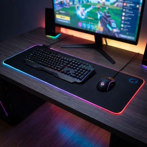 XXL Gaming Mauspad - RGB-LED-Beleuchtung mit Farbwechsel - Optimale Präzision & rutschfeste Unterseite - 800x300mm Mikrofaser/Gummi