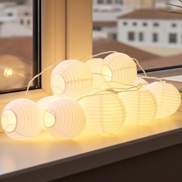 Fata decorativa con lanterne bianche, 20 LED, IP44 - Crea un‘atmosfera accogliente in giardino o sul patio e balcone