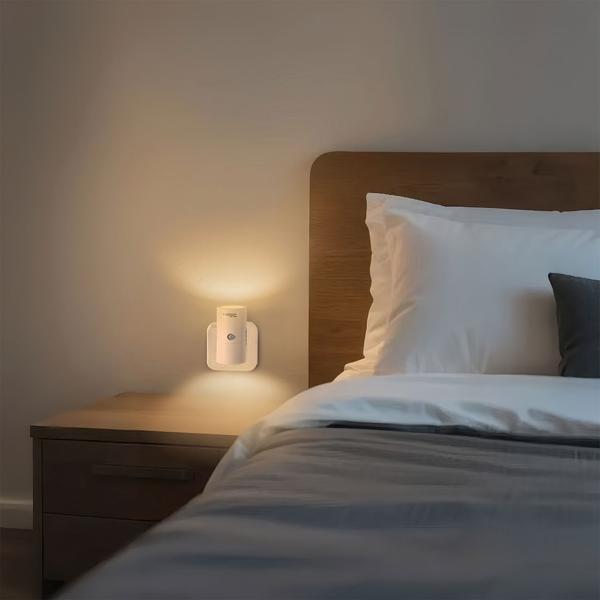 2er-Set Steckdosen Nachtlicht Weiss dimmbar: Intelligente Nachtlampe mit PIR & Dämmerungssensor für sichere Orientierung im Dunkeln