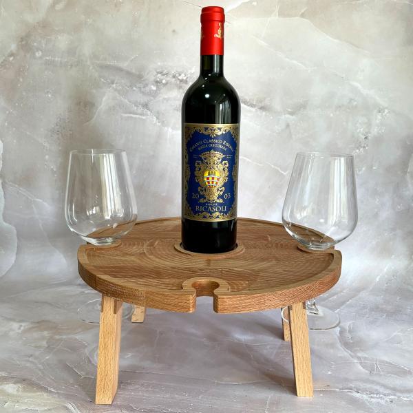 Servier- & Weinbrett mit faltbaren Füssen - Buchenholz Natur Braun Ø 35cm - Weinglashalterung für 4 Gläser & Weinflasche - lebensmittelecht
