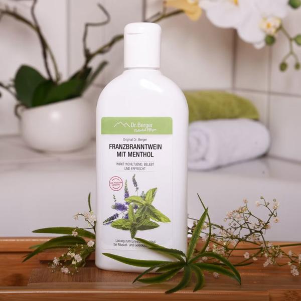 Franzbranntwein with menthol 250 ml for rubbing in in case of bruises, strains, sprains, sore muscles and joint pain, providing pleasantly cooling relief