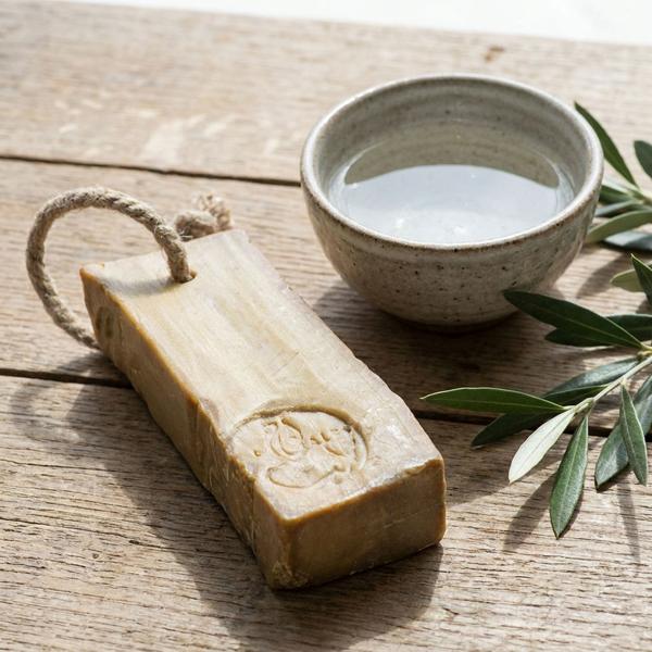 Authentic Aleppo Soap 200 g with Cord, Laurel Oil 3%: Natural soap handmade in Syria for sensitive skin, vegan body care & hair washing