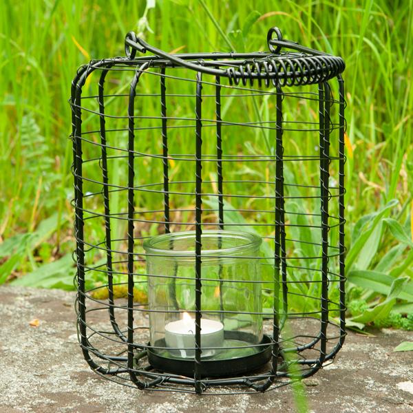 Laterne Metallgitter Schwarz - Windlicht für Kerzen mit Henkel - Ø 18,5 x H 24 cm - Modernes Design - Hübsches Schattenspiel - Dekorativ für Balkon, Garten