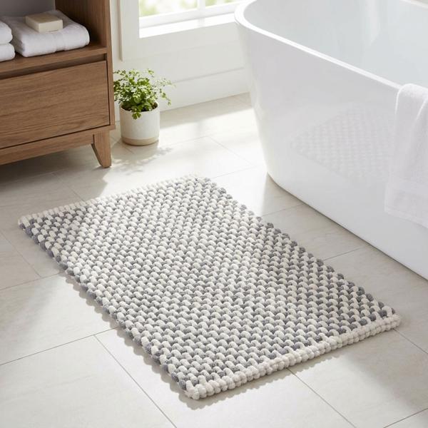 Badmatte 80x50 cm in Grau-Weiss - Weicher Duschvorleger aus Chenille-Gewebe in Strick-Optik - Rutschfester Badteppich mit Baumwoll-Anteil