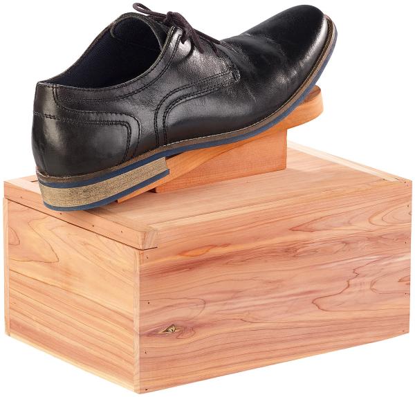 Lustrascarpe di lusso in legno di cedro con poggiapiedi
