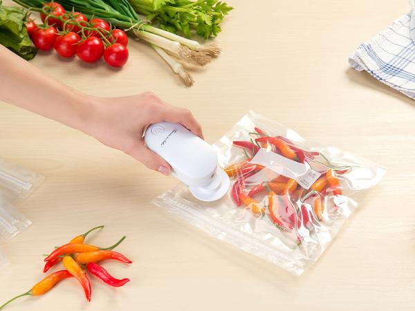 USB Akku-Vakuumpumpe zum Vakuumieren mit 40 Beutel, je 2 Grössen