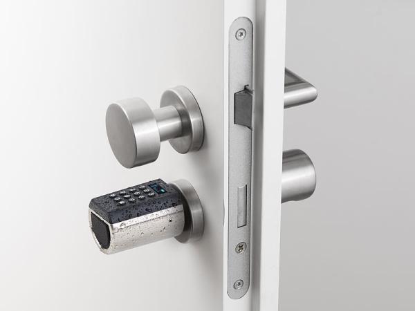 Electronic door lock cylinder, transponder, app, IP65, with gateway