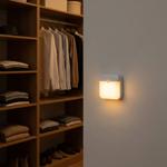 Luce notturna LED con sensore di movimento: lampada da armadio con batteria r...
