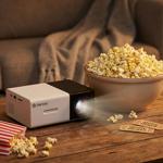 Mini Beamer Full HD: Mobiler Heimkino Projektor mit HDMI-Anschluss, inkl. HDM...