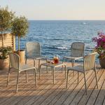 Set: 4 Stapelbare Gartenstühle und ein moderner Beistelltisch in Beige, Bauha...