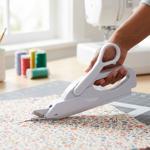 Automatic cordless scissors – precise cutting of fabric & paper – effortless ...