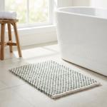 Bath mat 80x50 cm in green-white – soft chenille shower mat with knitted look...